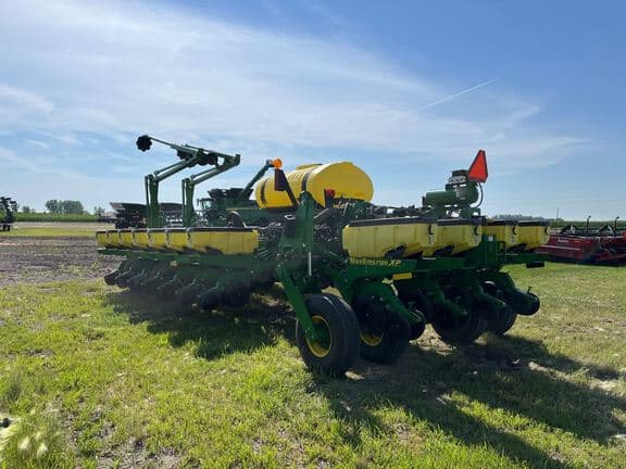 Image of John Deere 1770 equipment image 2