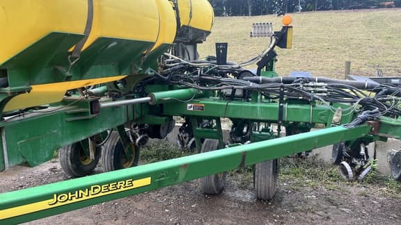 Image of John Deere 1770 equipment image 2