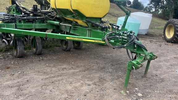 Image of John Deere 1770 equipment image 1