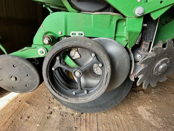 Image of John Deere 1770 equipment image 3