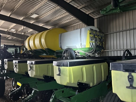 2012 John Deere 1770 Equipment Image0