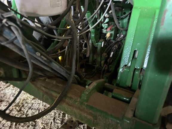 Image of John Deere 1770 equipment image 4