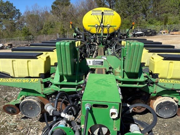Image of John Deere 1770 equipment image 1