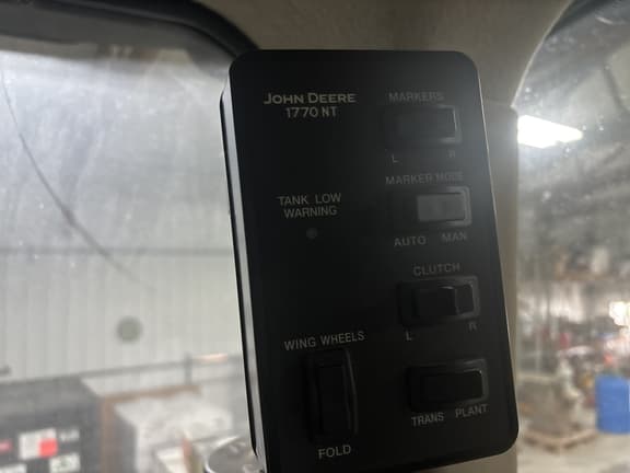 Image of John Deere 1770 equipment image 1