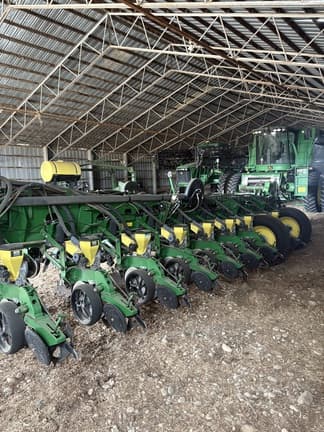 Image of John Deere 1770 equipment image 1