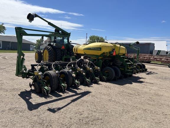 Image of John Deere 1770 equipment image 2
