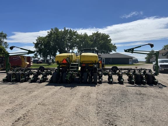 Image of John Deere 1770 equipment image 3