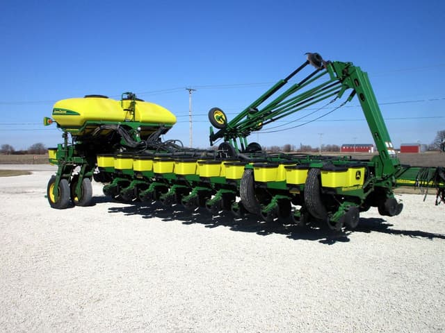 Image of John Deere 1770 equipment image 2