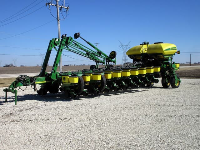 Image of John Deere 1770 equipment image 4
