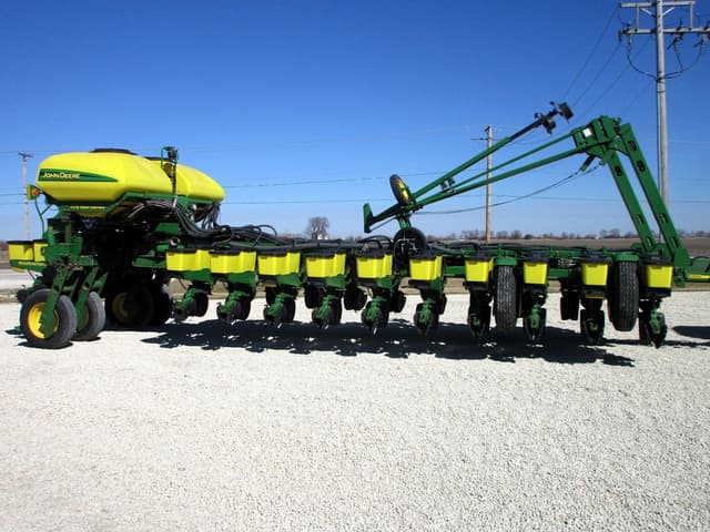 Image of John Deere 1770 equipment image 3