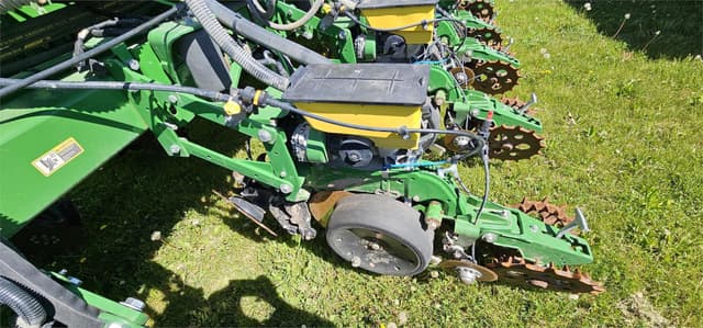 Image of John Deere 1770 equipment image 4