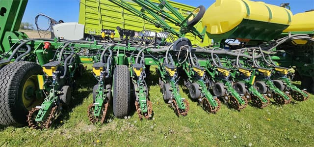 Image of John Deere 1770 equipment image 2