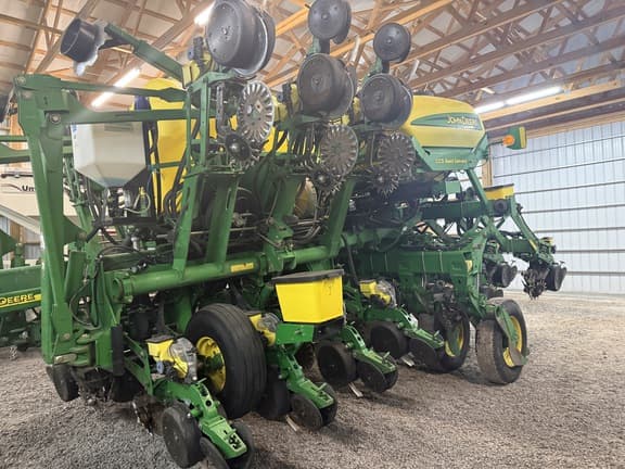 Image of John Deere 1790 equipment image 1
