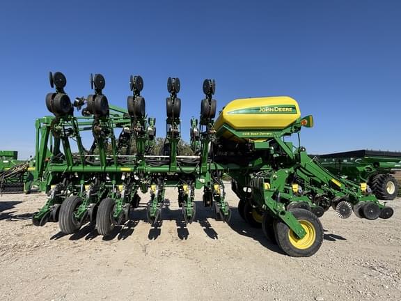 Image of John Deere 1790 equipment image 1