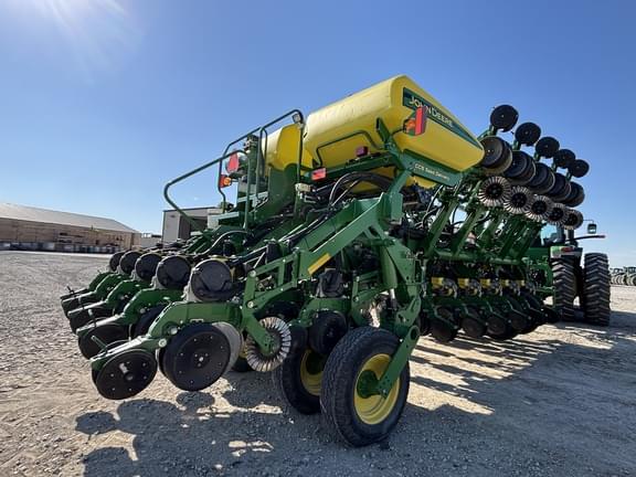 Image of John Deere 1790 equipment image 4