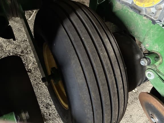 Image of John Deere 1790 equipment image 4