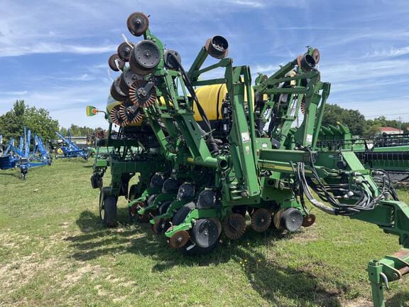 2012 John Deere 1790 Equipment Image0