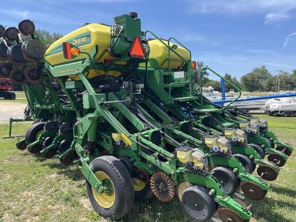 Image of John Deere 1790 equipment image 2