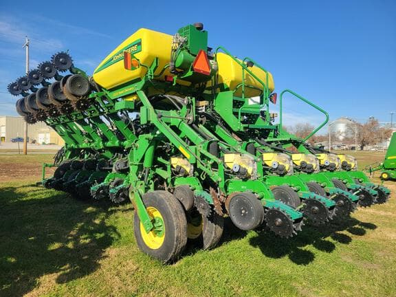 Image of John Deere 1790 equipment image 4