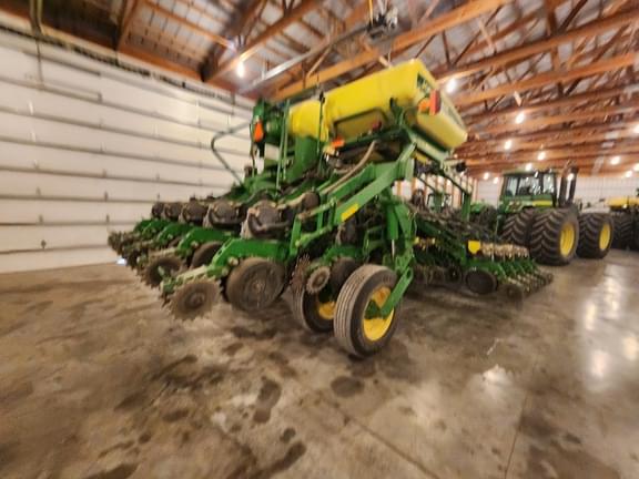 Image of John Deere 1790 equipment image 1