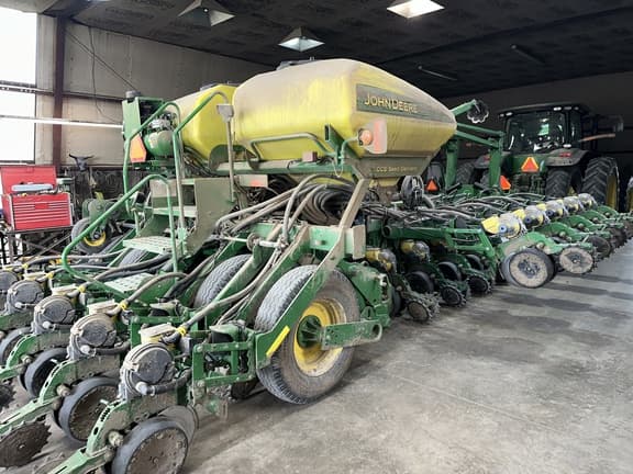 Image of John Deere 1790 equipment image 3