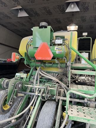 Image of John Deere 1790 equipment image 2
