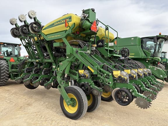 Image of John Deere 1790 equipment image 1