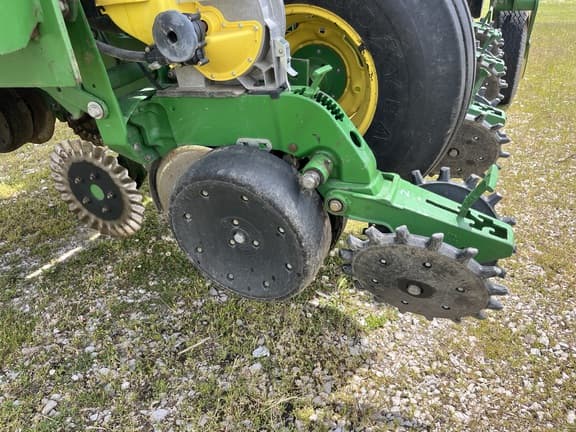 Image of John Deere 1790 equipment image 2