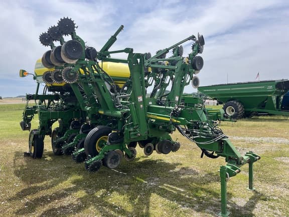 Image of John Deere 1790 equipment image 1