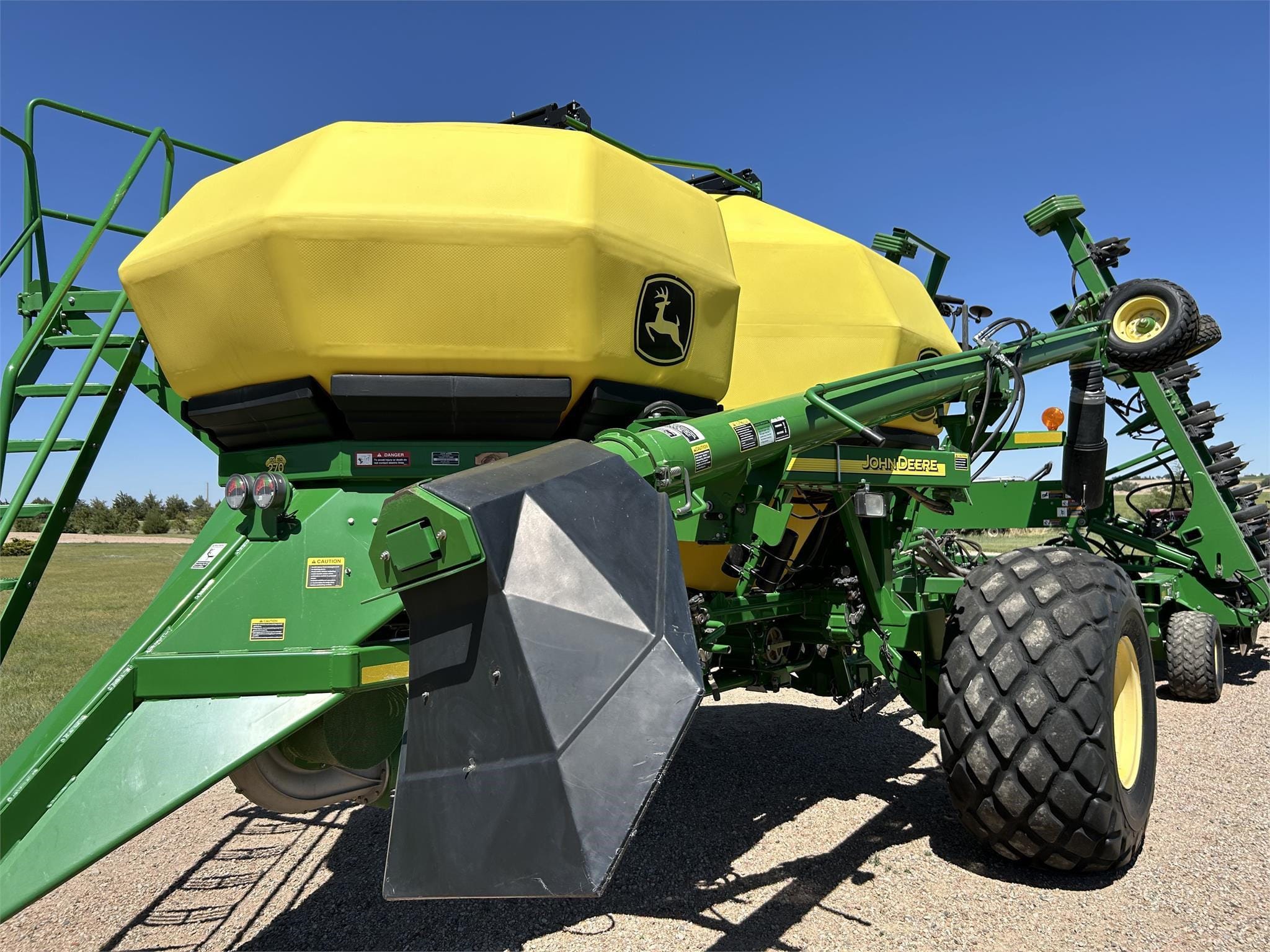 2012 John Deere 1890 Equipment Image0