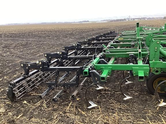 Image of John Deere 2310 equipment image 3