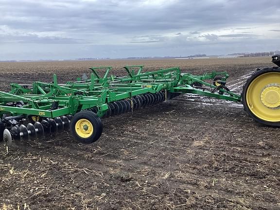 Image of John Deere 2310 equipment image 4