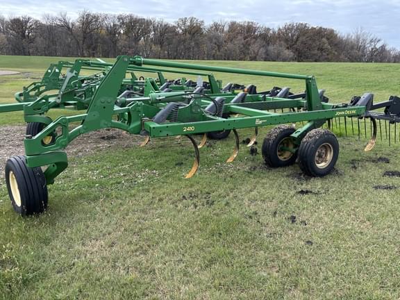 Image of John Deere 2410 equipment image 1