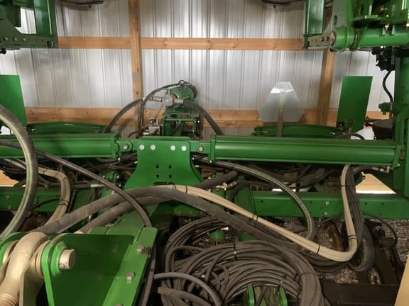 Image of John Deere 2510H equipment image 1