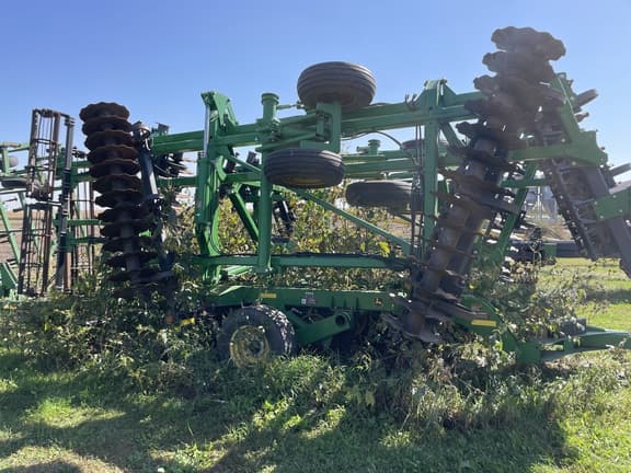 Image of John Deere 2623VT equipment image 1