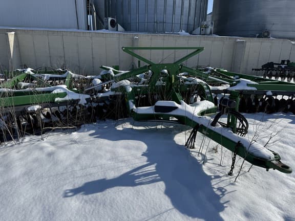 Image of John Deere 2623VT equipment image 2