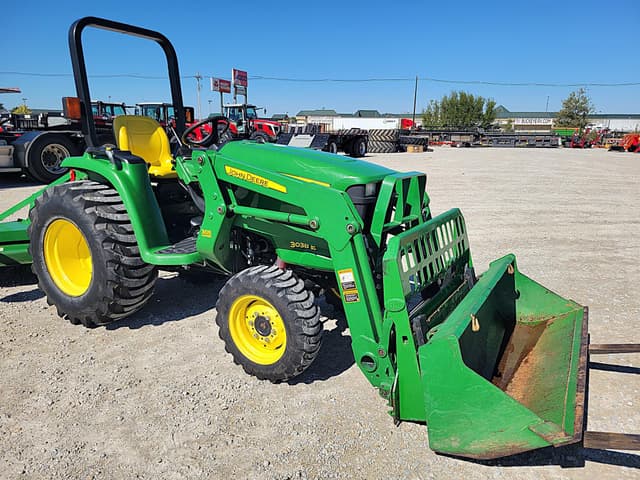 Image of John Deere 3038E equipment image 1