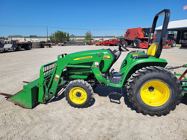 Image of John Deere 3038E equipment image 2