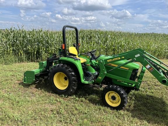 Image of John Deere 3038E equipment image 2