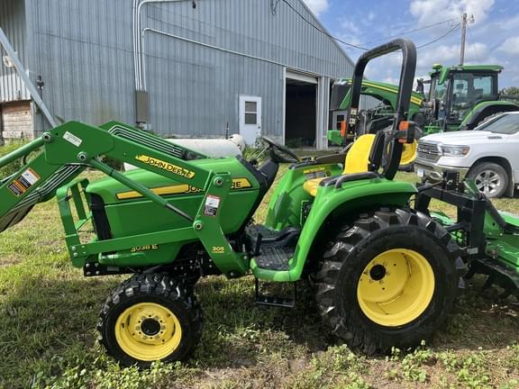 Image of John Deere 3038E equipment image 4