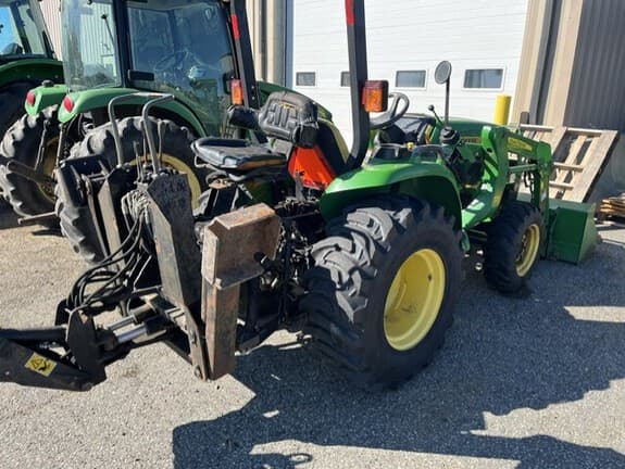 Image of John Deere 3038E equipment image 3
