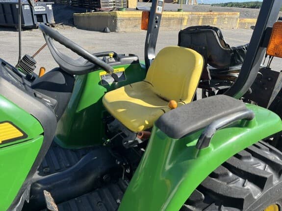 Image of John Deere 3038E equipment image 1