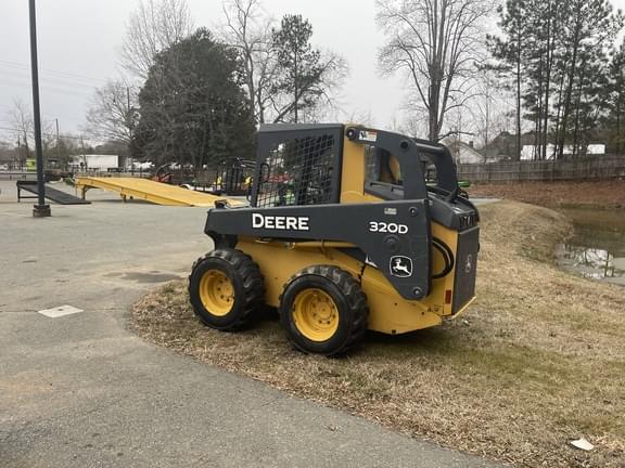 Image of John Deere 320D equipment image 4