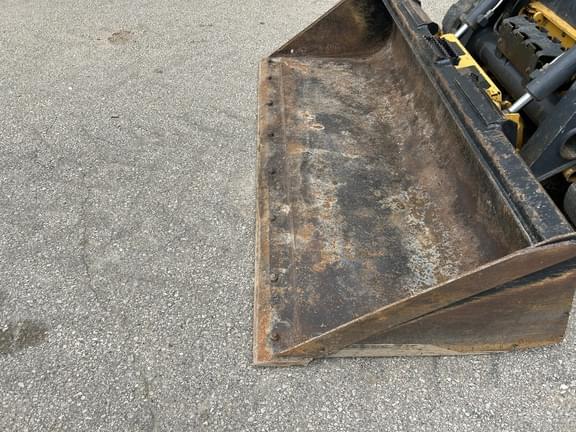 Image of John Deere 323D equipment image 4