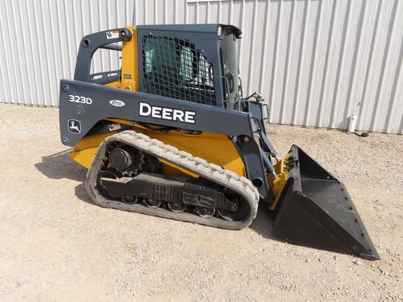 Image of John Deere 323D equipment image 4