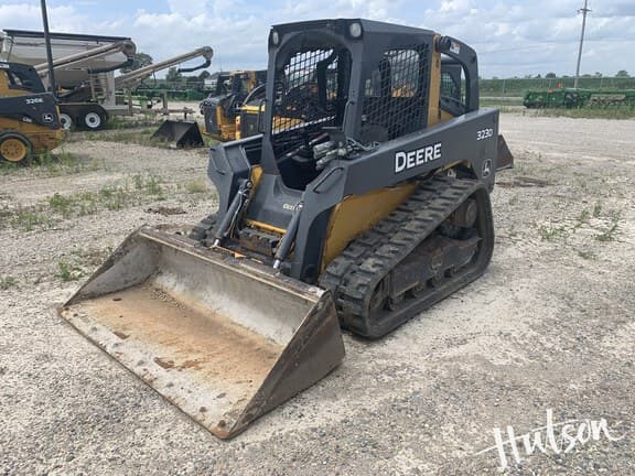 Image of John Deere 323D equipment image 2