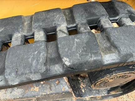 Image of John Deere 323D equipment image 3