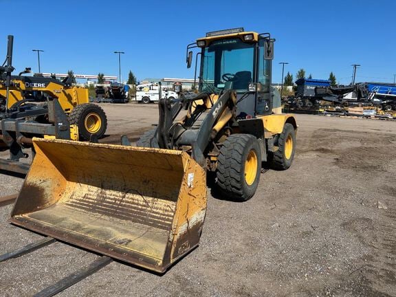 2012 John Deere 324J Equipment Image0