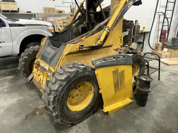 Image of John Deere 332D Image 1