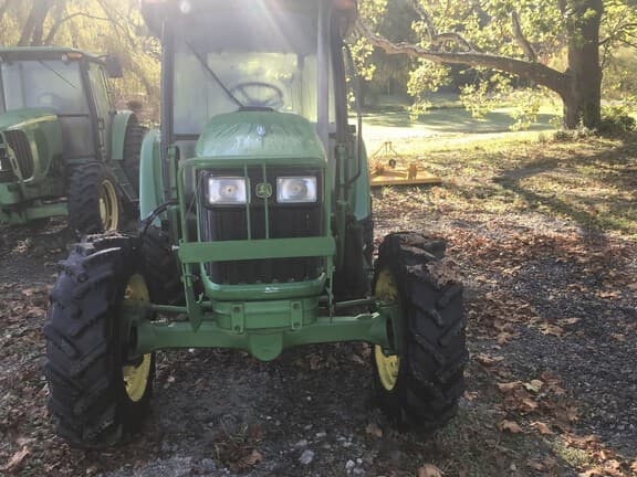 Image of John Deere 5083E equipment image 3
